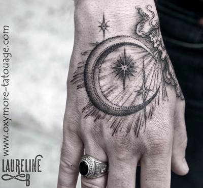 https://www.oxymore-tatouage.com/file/si226526/tatouagemaindot-fi6155535x390.jpg